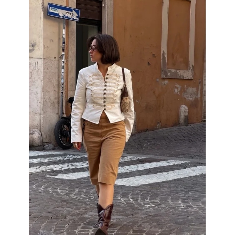 Minimalistische witte jas met  - Street Fashion Events recensie en prijs