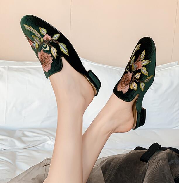 Modevrouw Bloemenborduurwerk I - Street Fashion Runway recensie en prijs